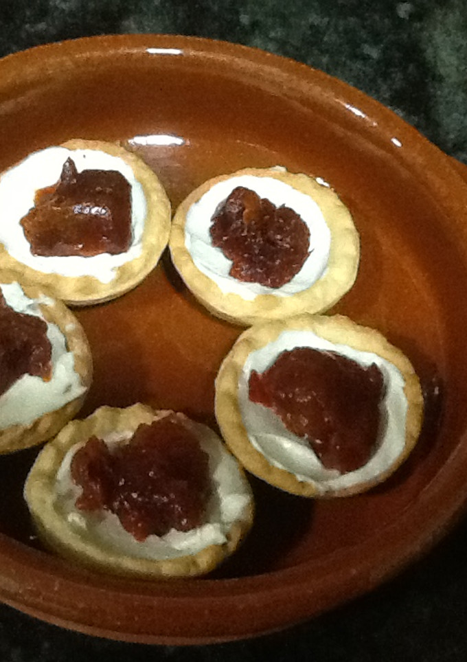 Una foto de Tartaletas de queso Philadelphia y paté de chorizo