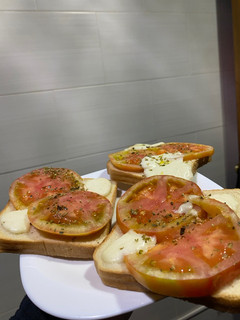 Una foto de Mozzarella a la provenzal