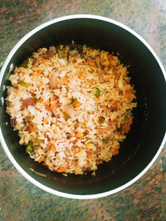 மீந்த சாதத்தில் வேஜ் பிரைட் ரைஸ்(veg fried rice recipe in tamil) செய்முறை முக்கிய புகைப்படம்