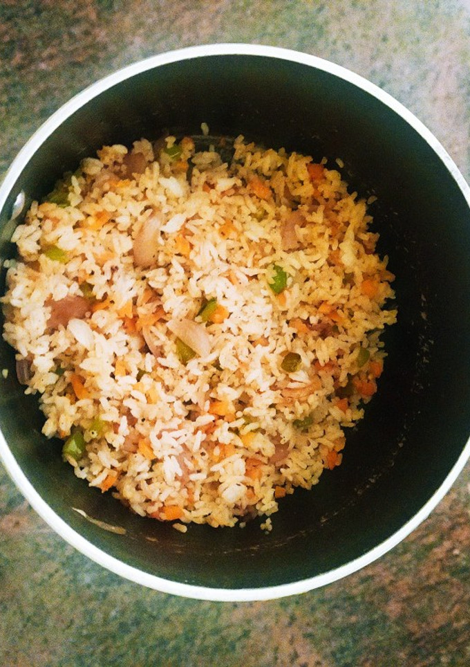 மீந்த சாதத்தில் வேஜ் பிரைட் ரைஸ்(veg fried rice recipe in tamil) செய்முறை முக்கிய புகைப்படம்