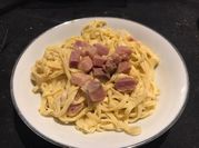 Une photo de tagliatelle porc