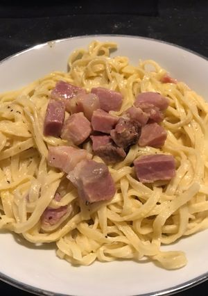 Une photo de Fettuccini à la carbonara