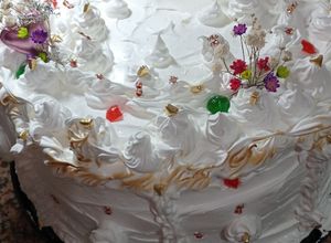 Una foto de TORTA DE 🩷BODAS 💖DE MYRIAM Y MARCELO 22/02/2025💜💙💛