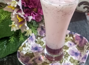 A picture of Rooh afza milk sharbat with gond katira.