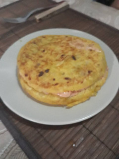 Una foto de Mini tortilla rellena de ensalada de cangrejo