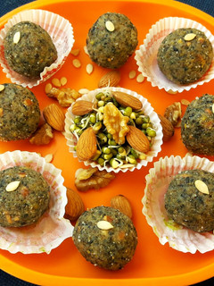 अंकुरित अनाज के लड्डू (Ankurit anaaj ke ladoo recipe in hindi) रेसिपी मुख्य फोटो
