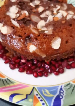 A picture of Pomegranate Raisin Cake.