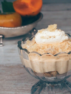 Foto di Mousse di cachi con crumble al cardamomo