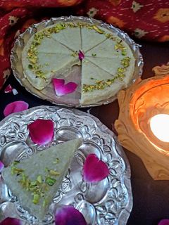 तिल कलाकंद(Til kalakand recipe in Hindi) रेसिपी मुख्य फोटो