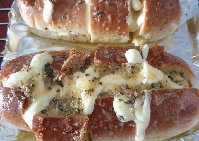 Resipi Cream Cheese Garlic Bread With Tuna Oleh The Hidden Kitchen Cookpad