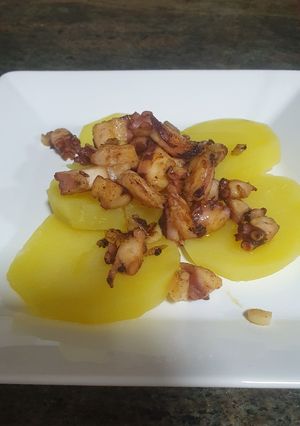 Una foto de Pulpo al ajillo