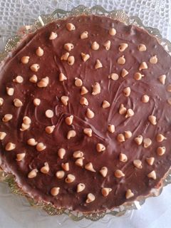 Una foto de Tarta sin horno de chocolate y mantequilla de cacahuete