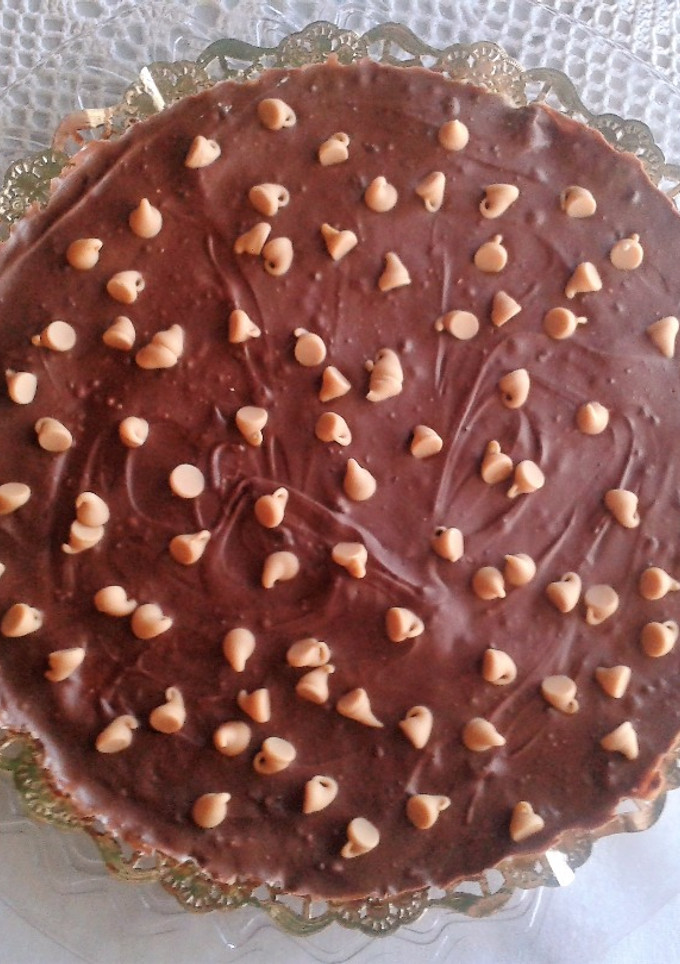 Una foto de Tarta sin horno de chocolate y mantequilla de cacahuete