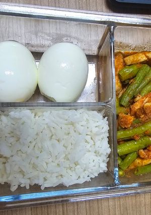 รูปของ ข้าวพริกแกงไก่ ไข่ต้ม