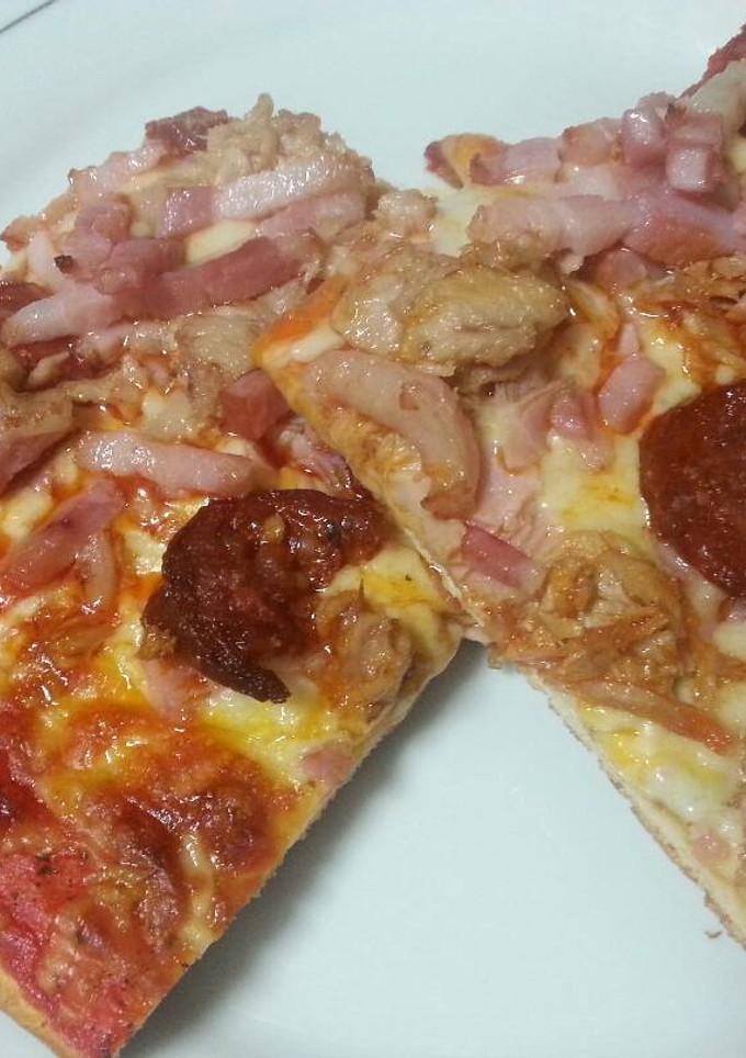 Una foto de Pizza de longaniza y bacon