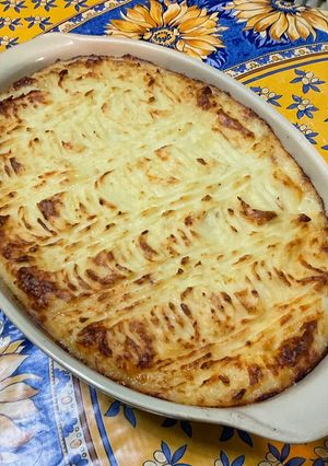 Une photo de Écrasée gratinée de pommes de terre à l'ail, crème et emmental