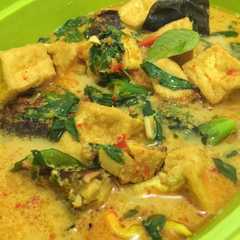A picture of Mangut ikan asap.