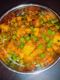 हरे मटर आलू की सब्जी रेसिपी मुख्य फोटो
