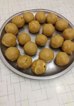 A picture of Whole wheat ghee laddoo.