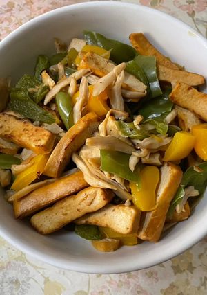 青椒彩椒杏鮑菇炒豆乾（純素） 的食譜成品照片