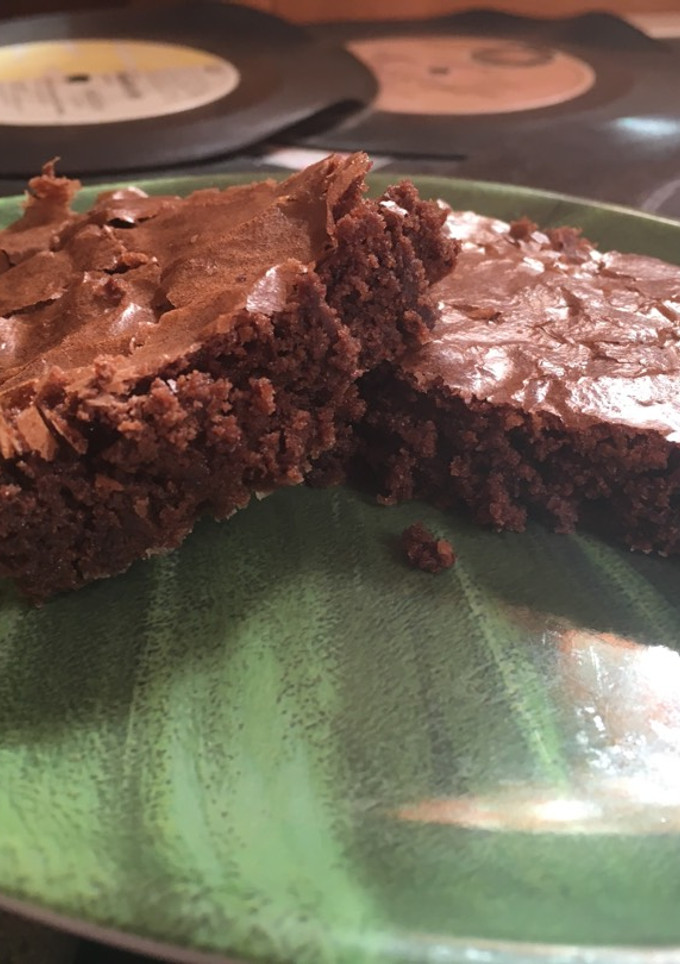 Una foto de Brownies fáciles con cacao en polvo en 4 pasos🍫🥜💖💁🏻