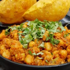 A picture of Chana Tikka Masala.