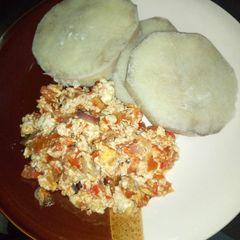 A picture of Boiled yam with egg sauce.