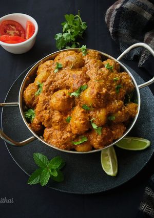 কাশ্মীরি দম আলু (Kashmiri dum aloo recipe in Bengali) রেসিপির প্রধান ছবি