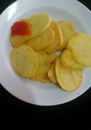 A picture of Shallow fried potatoes.