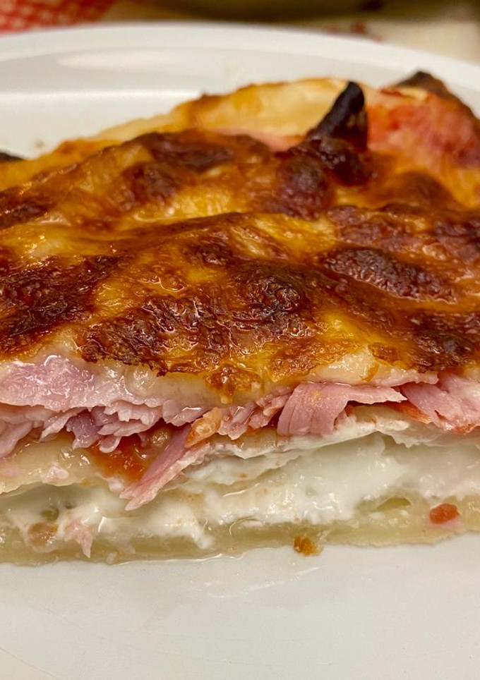 Una foto de Pizza de hojaldre rellena facilísima 😉