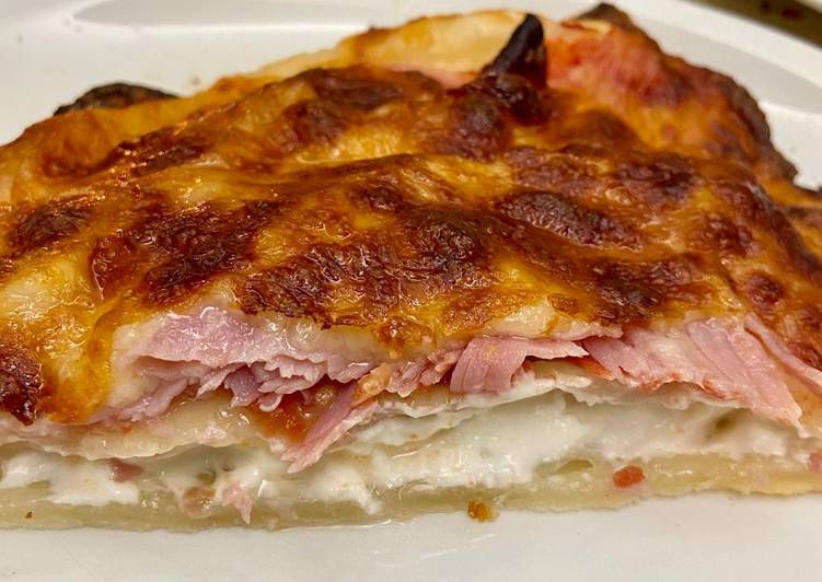 Pizza de hojaldre rellena facilísima 😉