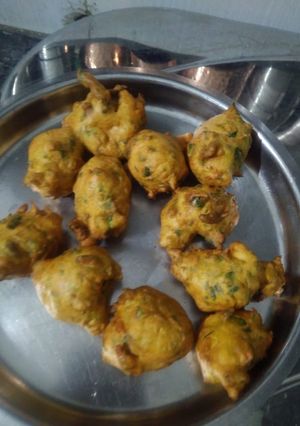 મેથી ના ગોટા અને ચટણી રેસીપી મુખ્ય ફોટો