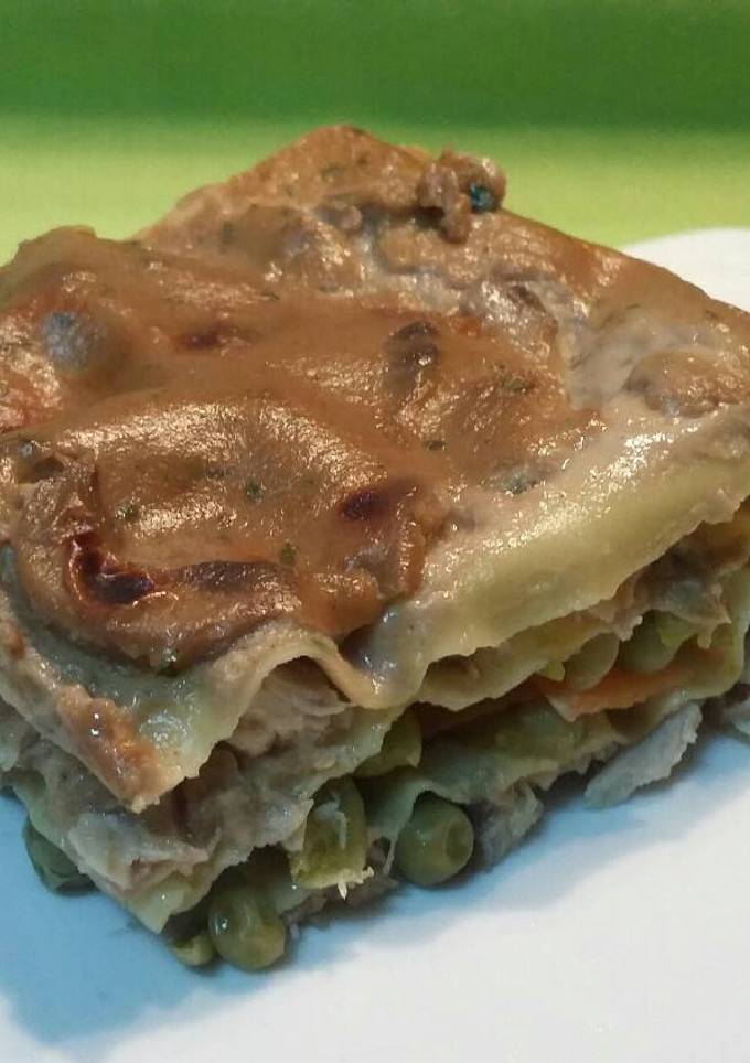 Una foto de Lasaña de pollo asado con salsa de champiñones 