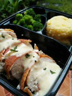 Foto resep Chicken Cordon Bleu with cheese sauce