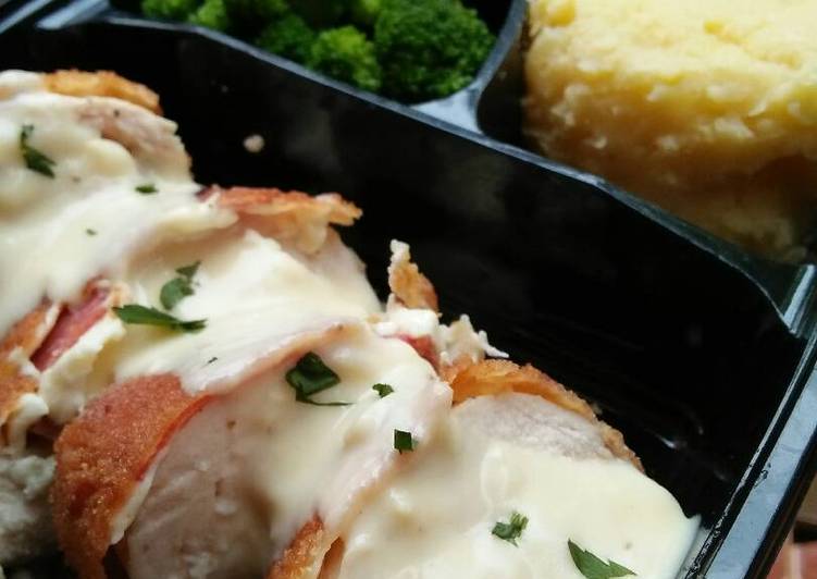 Cara Gampang Menyiapkan Chicken Cordon Bleu with cheese sauce yang Enak