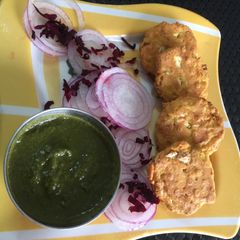 A picture of Dal chana cabbage vada.