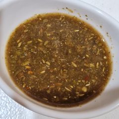 A picture of Green chutney.