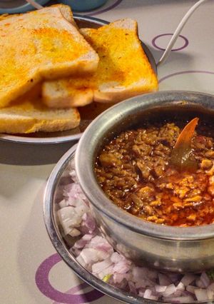 व्हेज किमा पांव (ब्रेड) रेसिपी मुख्य फोटो