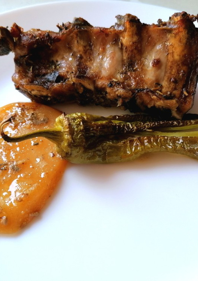 Una foto de Costillas al horno con patatas panaderas