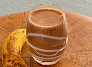 Hình của món 🌱 Smoothie Chuối Ca Cao Quế Bơ Đậu Phộng (Vegan).