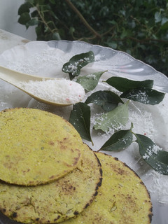A picture of Coconut masala jowar coins sorghum roti.