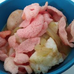 A picture of Lontong Sayur (Chayote in coconut soup with rice cake).