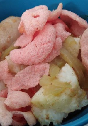 A picture of Lontong Sayur (Chayote in coconut soup with rice cake).