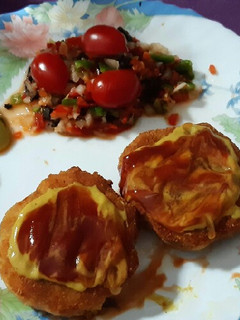 Una foto de Hamburguesas de pollo con guarnición de hortalizas