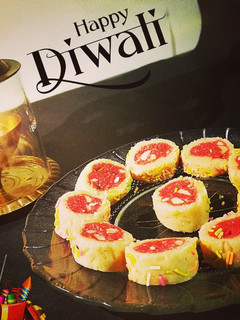 காஜீ ரோஸ் பர்பி(cashew rose burfi recipe in tamil) செய்முறை முக்கிய புகைப்படம்