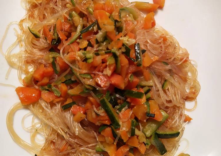 Spaghetti di soia con verdure