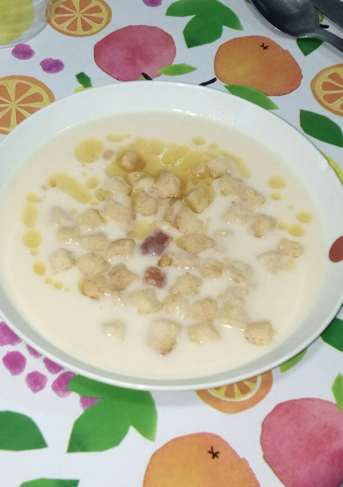 Una foto de Sopa fría de cebolla y tomate
