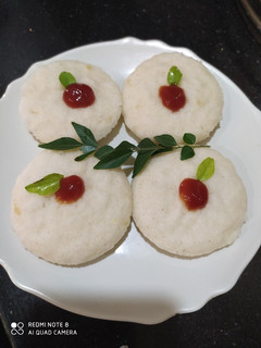 सूजी इडली (Suji idli recipe in Hindi) रेसिपी मुख्य फोटो