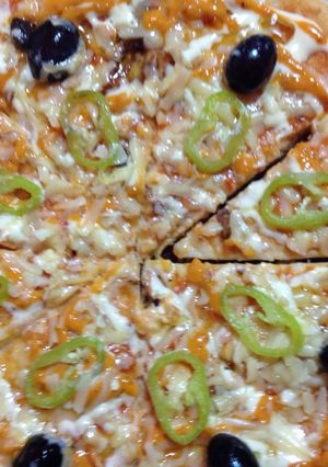 صورة لوصفة بيتزا صنع منزلي بسر يخليها عجينة سحرية 🍕🍕🍕🍕