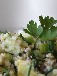 Una foto de 😉 Cómo hacer ensalada vegana de quinoa - 👉 ensaladas veganas fáciles y económicas